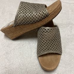 Baretraps Flossey Wedge Sandal/Size:9m/$8