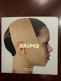 SKIMS Face Shaper