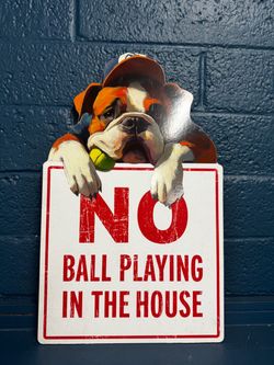 Título: Bulldog “No Ball Playing in the House” Wall Decor 11” x 17”