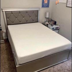 New Queen Bedframe 