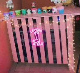 Pink bar/Ice chest/3 Barstools