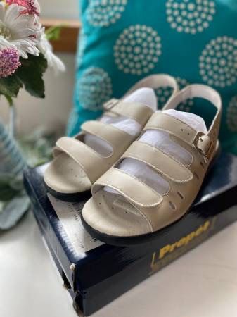 New! Propet Breeze Walker Womens 8.5 Slingback Comfort LEATHER Sandals