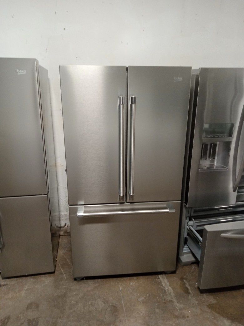 25 Cubic Foot Refrigerator French Door Bottom Freezer Pull Out With Water And Ice Inside Gorgeous