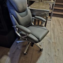 NEW Executive Office Chair