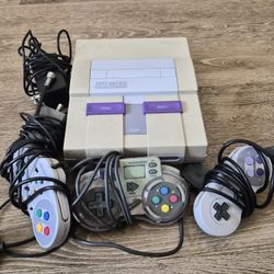 Super Nintendo (SNES) Console