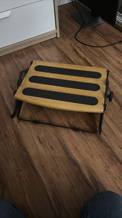 Ergonomic Footrest