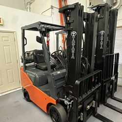 Toyota Forklift Side-Shit, Triple Tower,LPG Very Nice