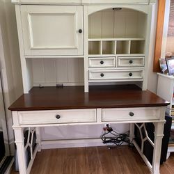 Beautiful Solid Wood desk With Removal hutch & Matching Chair 