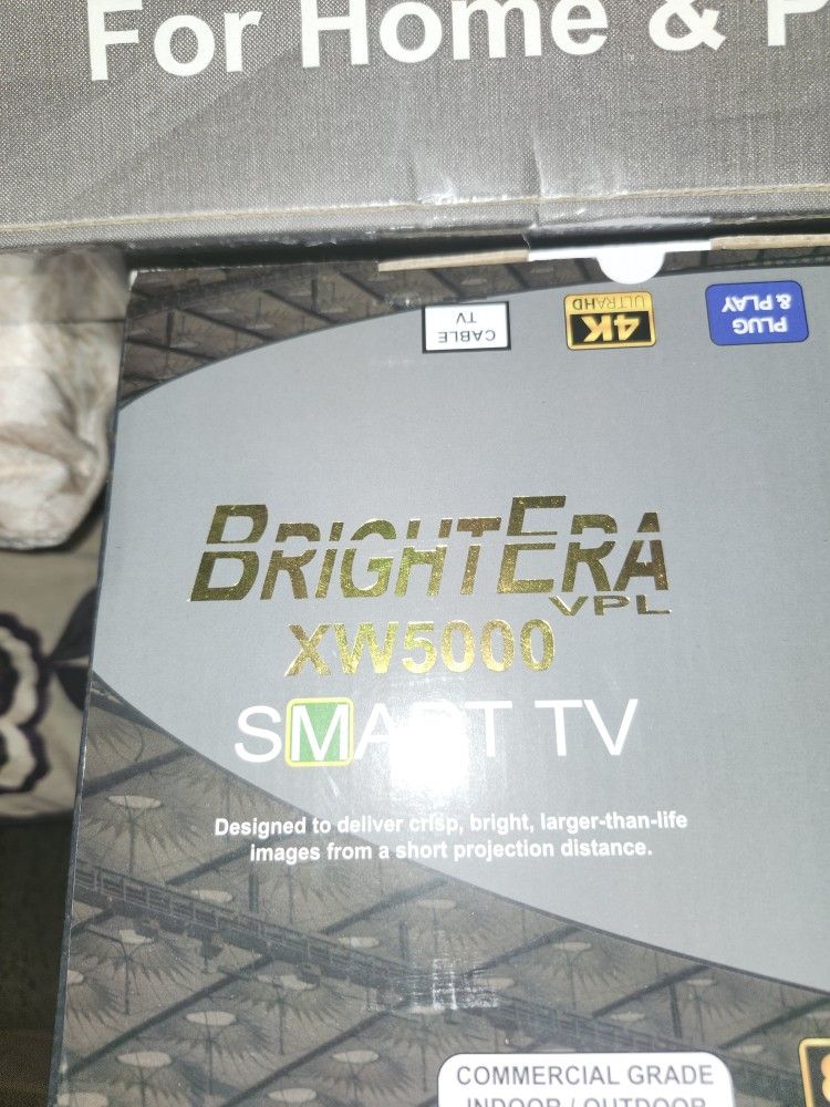 Smart TV Projector With Motor Screen