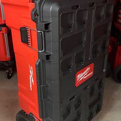 NEW - MILWAUKEE 38” ROLLING PACKOUT 