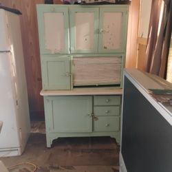 ANTIQUE HOOSIER CABINET 