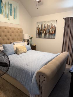Tufted Upholstered Queen Bed