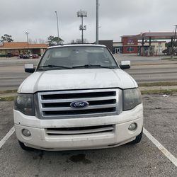 Ford Expendition 2013.