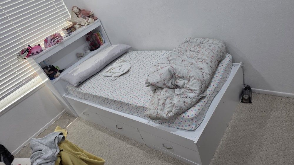 Two Beds With Drawers