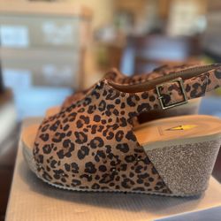 VOLATILE Leopard Wedge Women’s Size 9