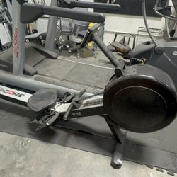 Life Core Row Machine 