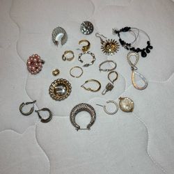 Bundle Of Loose Jewelry With No Match And Lapel Pins