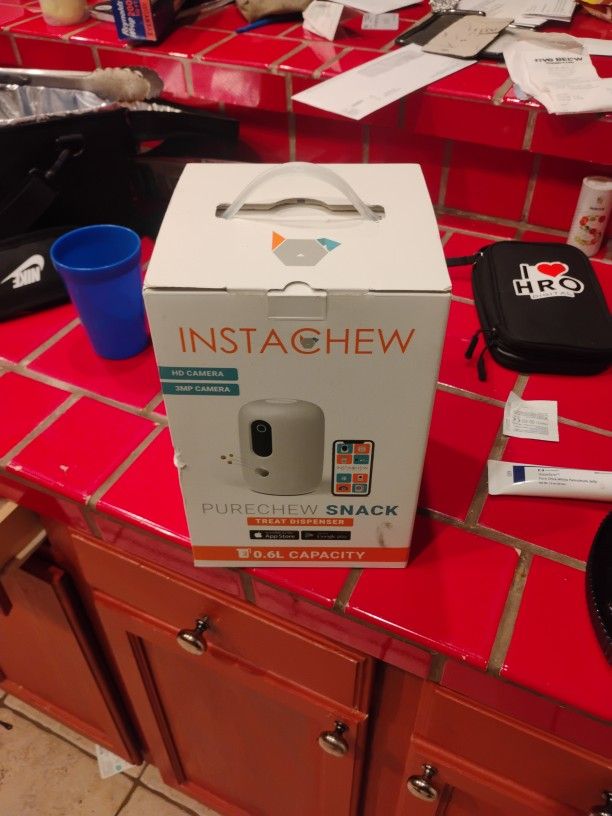 Treat Dispenser (Instachew)
