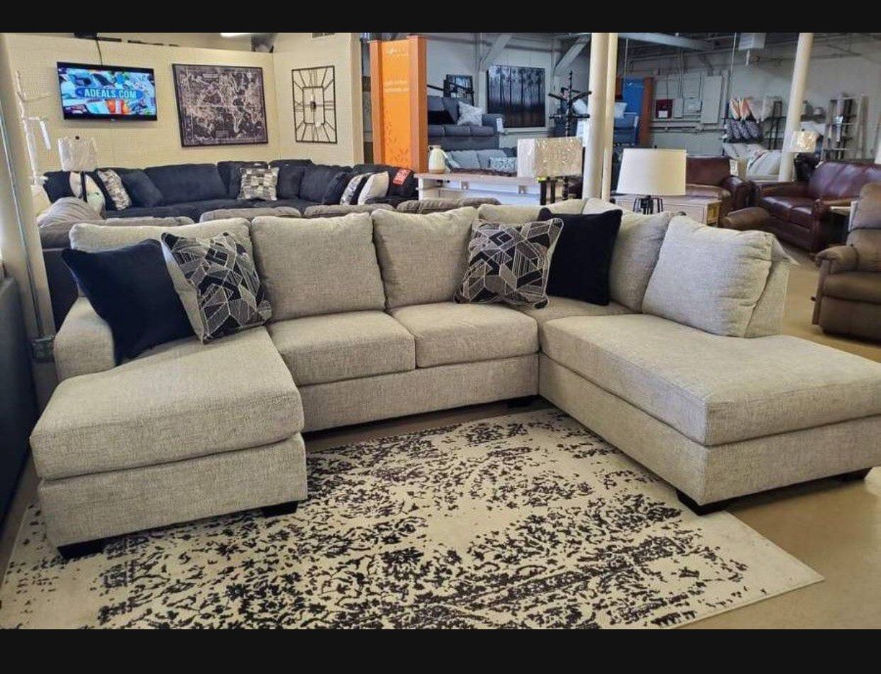 Oversized U Shaped Light Color/Storm Sectional Chaise👍Brand New 🌟 Showroom Available 🍀