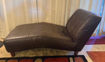 Chaise Launge Upholstered / Leather