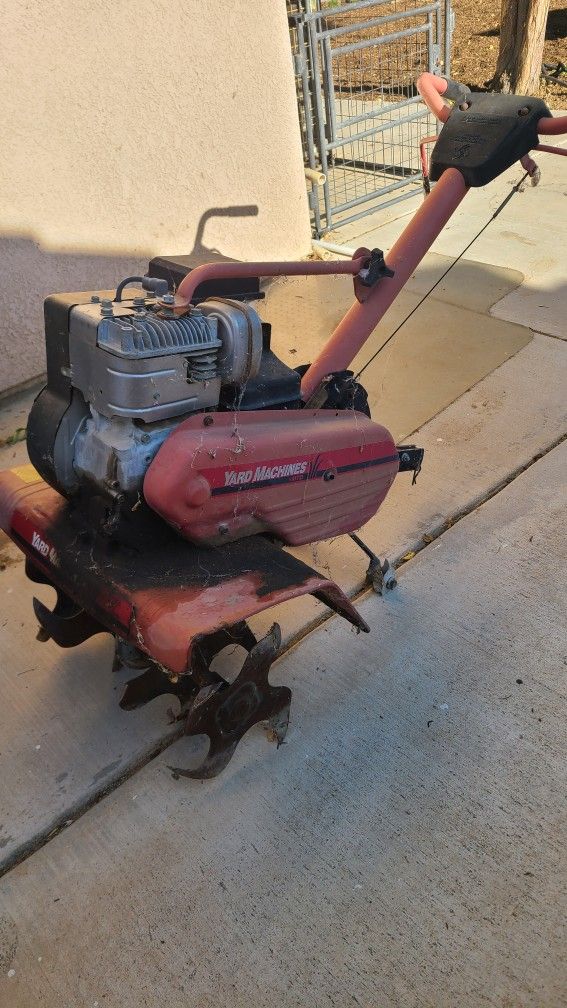 MTD YARD MACHINES Briggs & Stratton 5HP Chain Drive Garden Tiller Rototiller