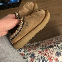 Toddler Ugg Slippers Size 9 