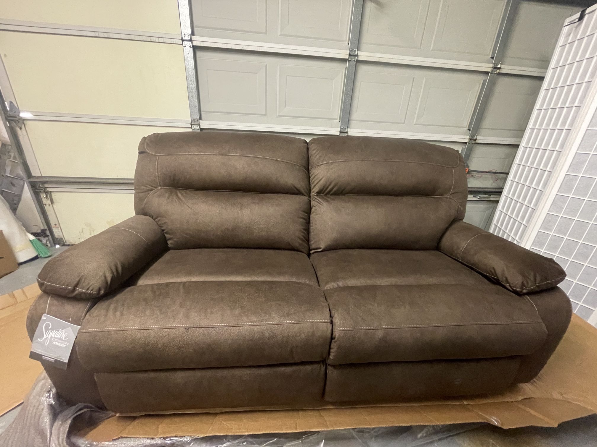 🛋️ New!! Bolzano Pad arm Reclining Sofa Seats Brown $325 💥 - Main Image