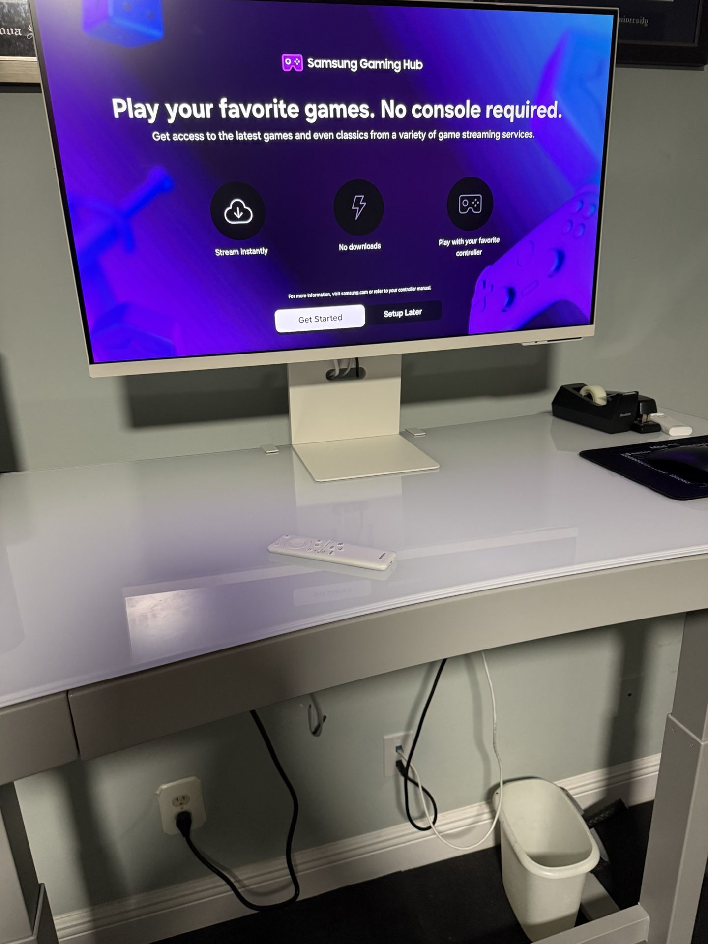 SAMSUNG 32" M80B UHD HDR Smart Computer Monitor Screen with Streaming TV