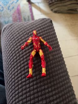Marvel Universe Armor Iron Man Action Figure 2010