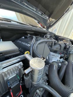 Billet oil catch can 2011+ Jeep/Dodge (6.4L-5.7L)
