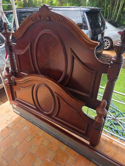 Queen's bed