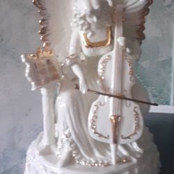 Vintage White/Gold Angel wind up Music Box