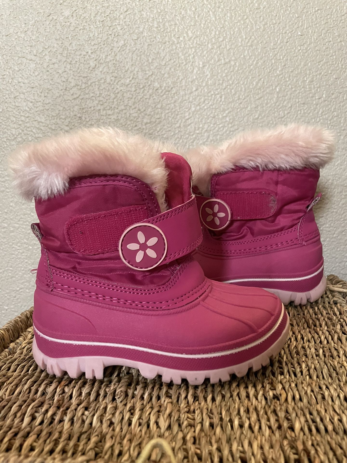Girl Snow Boots / Size 7-8toddlers 