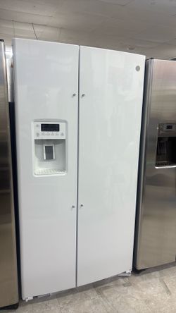 GE side by side in excellent condition