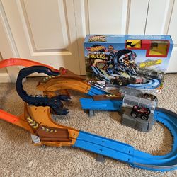 Hot Wheels - Monster Trucks Scorpion Raceway