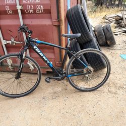 Giant roam mountain bike