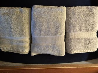3 Sets Of Bath Towels