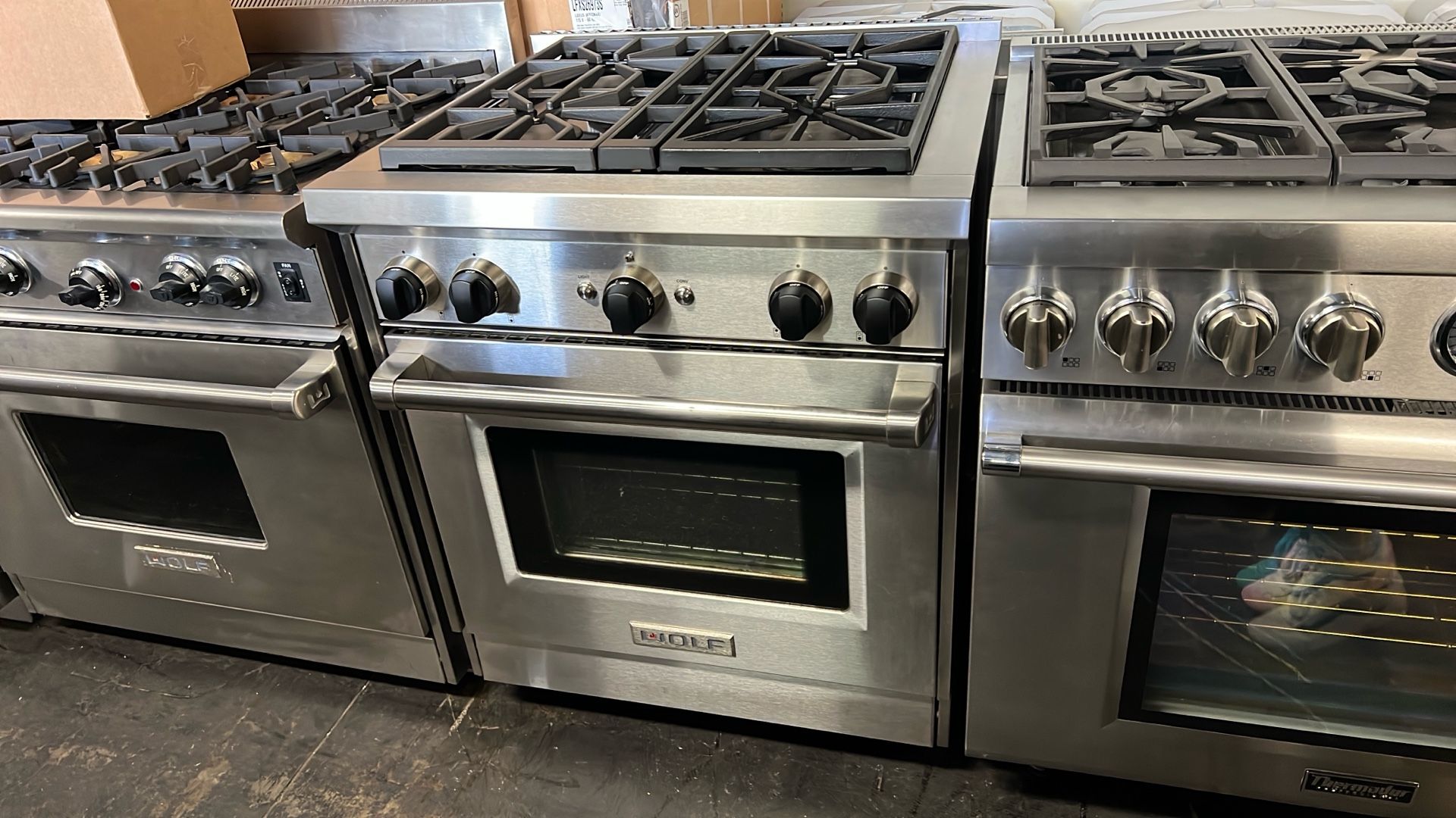 Wolf 30”Wide All Gas Range Stove In Stainless Steel 4 Burners