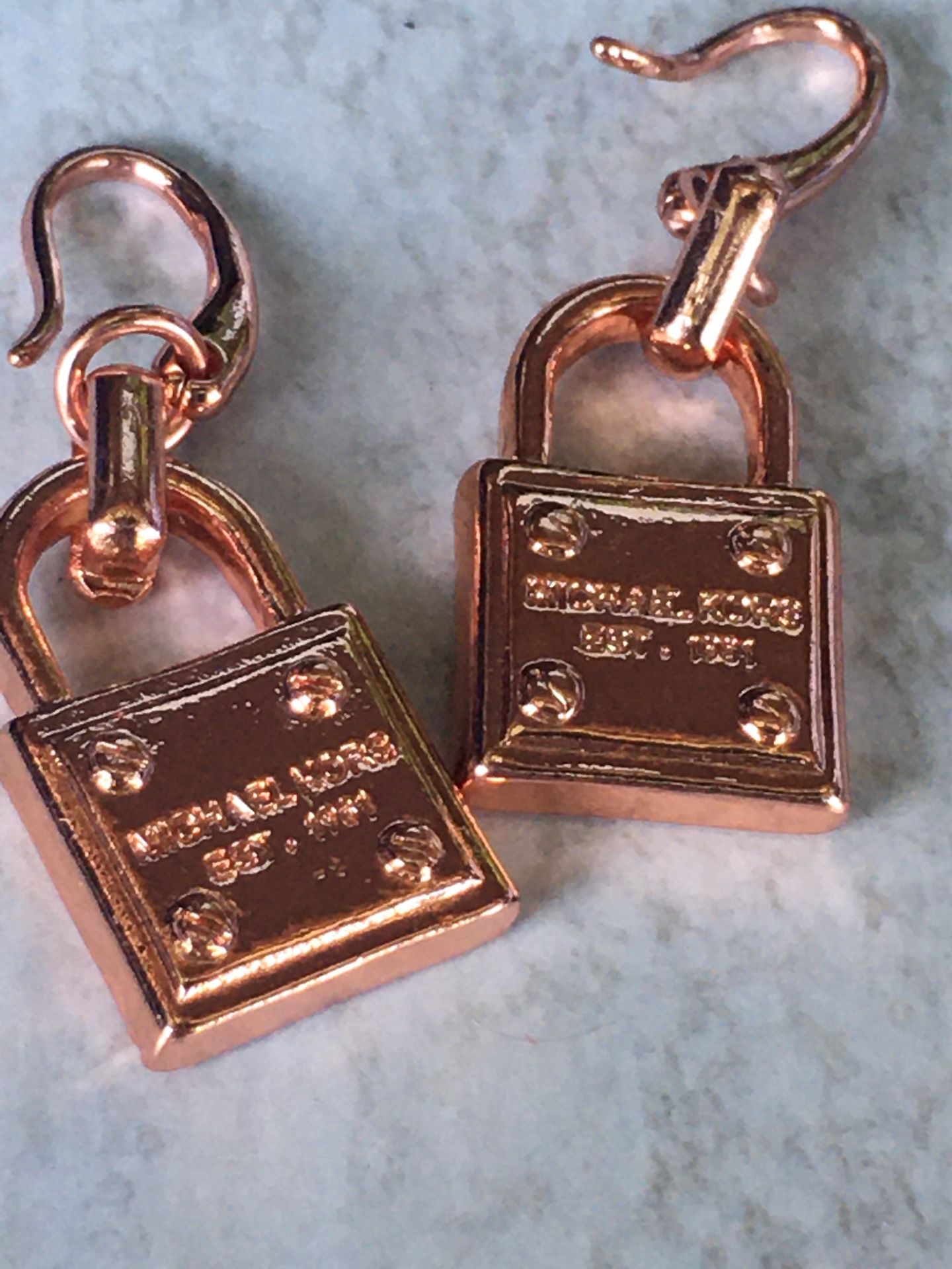 Michael Kors Lock Earrings Rose Gold
