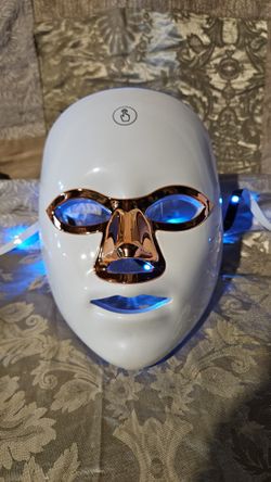 Wow! L E D Light Therapy Mask 7 Modes Wireless 