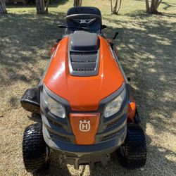 2019 Husqvarna New Motor 18.5 Cubierta 42”