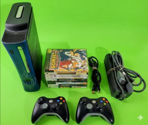 Complete Xbox 360 console bundle. Has the Xbox 360 console, power brick, and HDMI cable.