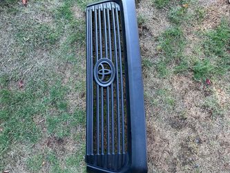 2017 Toyota Tundra Grille