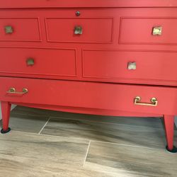 Dresser