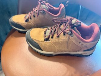 Columbia woman’s hiking shoe