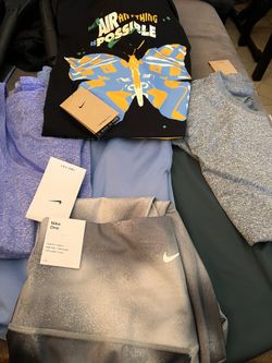 Nike Bundle: Women Sz: Large