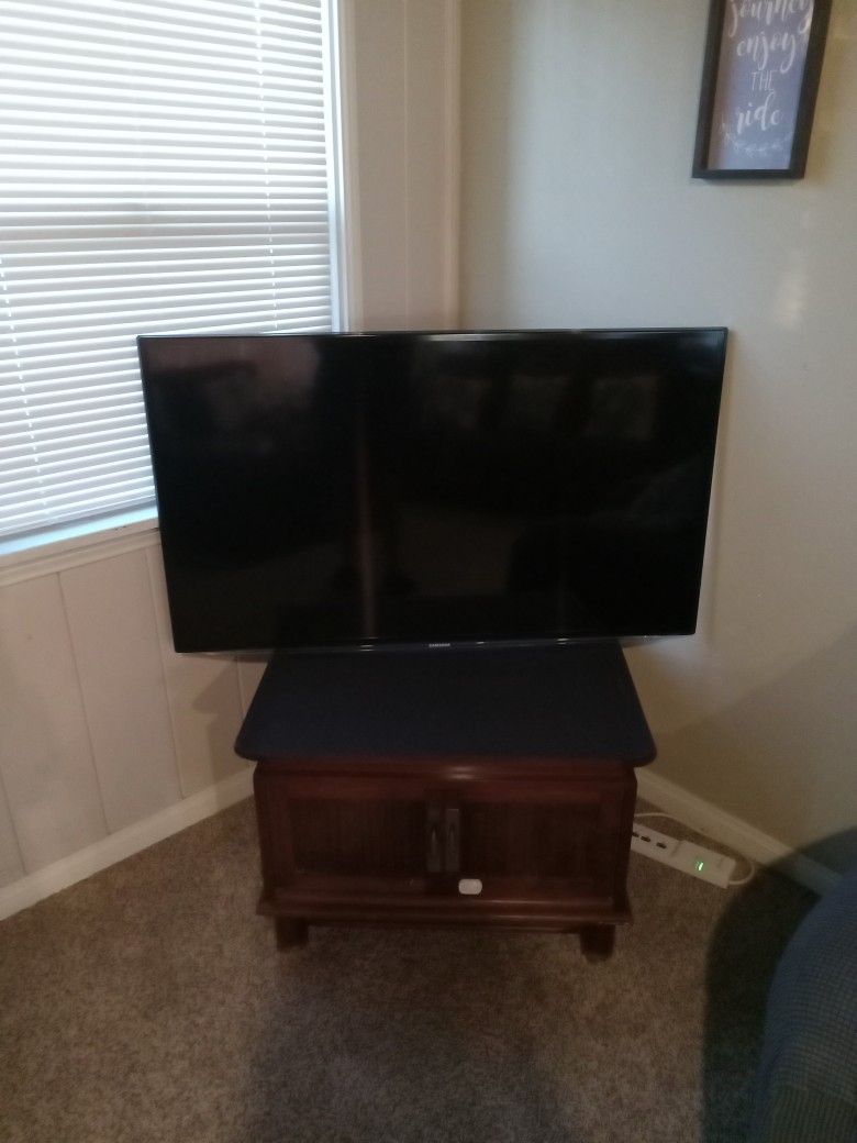 51" SAMSUNG Smart TV W/ LOADED FIRESTICK