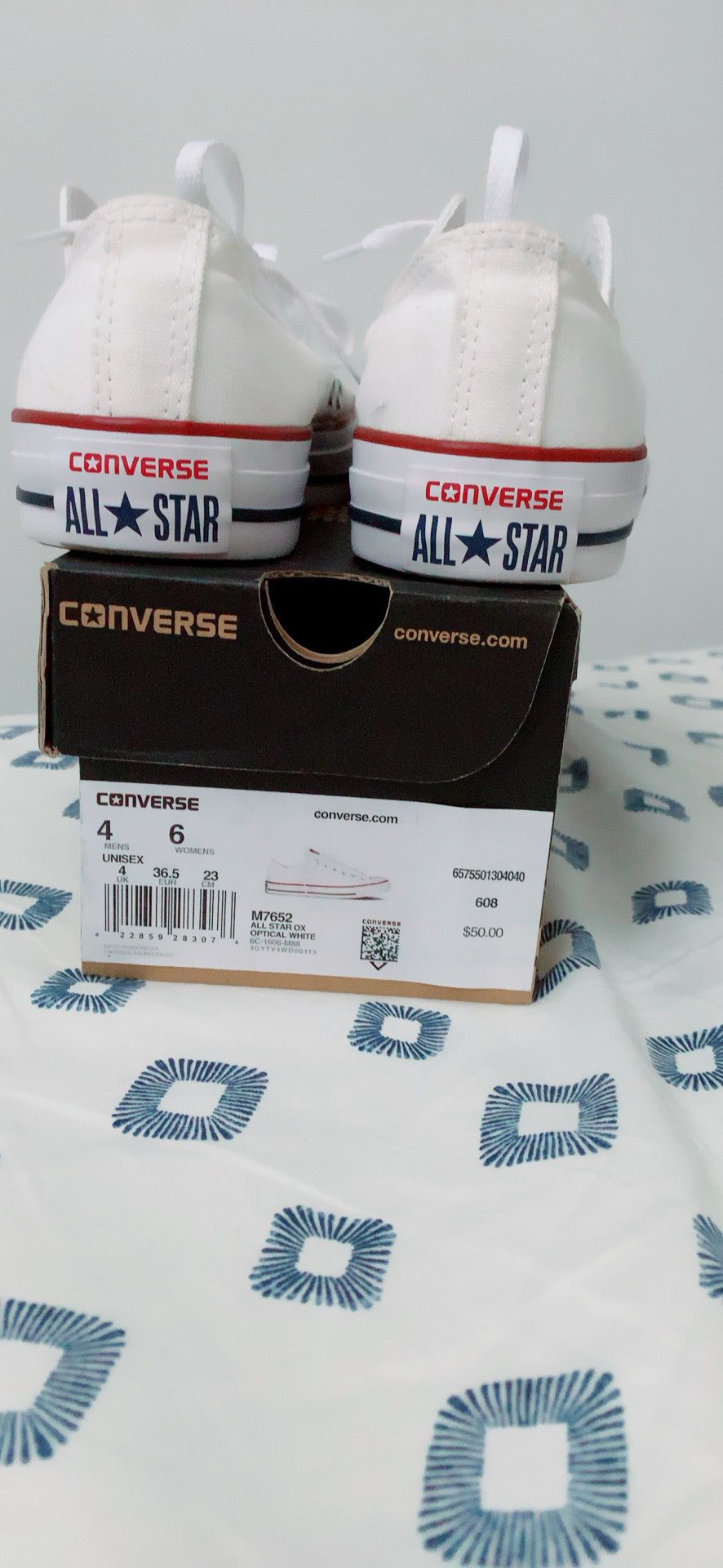Converse low top white Size 4