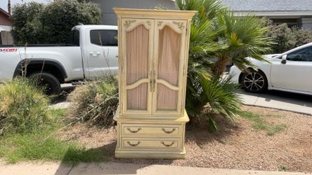 Solid heavy dresser !!!FREE!!!
