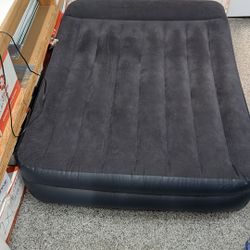 INTEX QUEEN AIR MATTRESS WITH INTERNAL 120V  PUMP